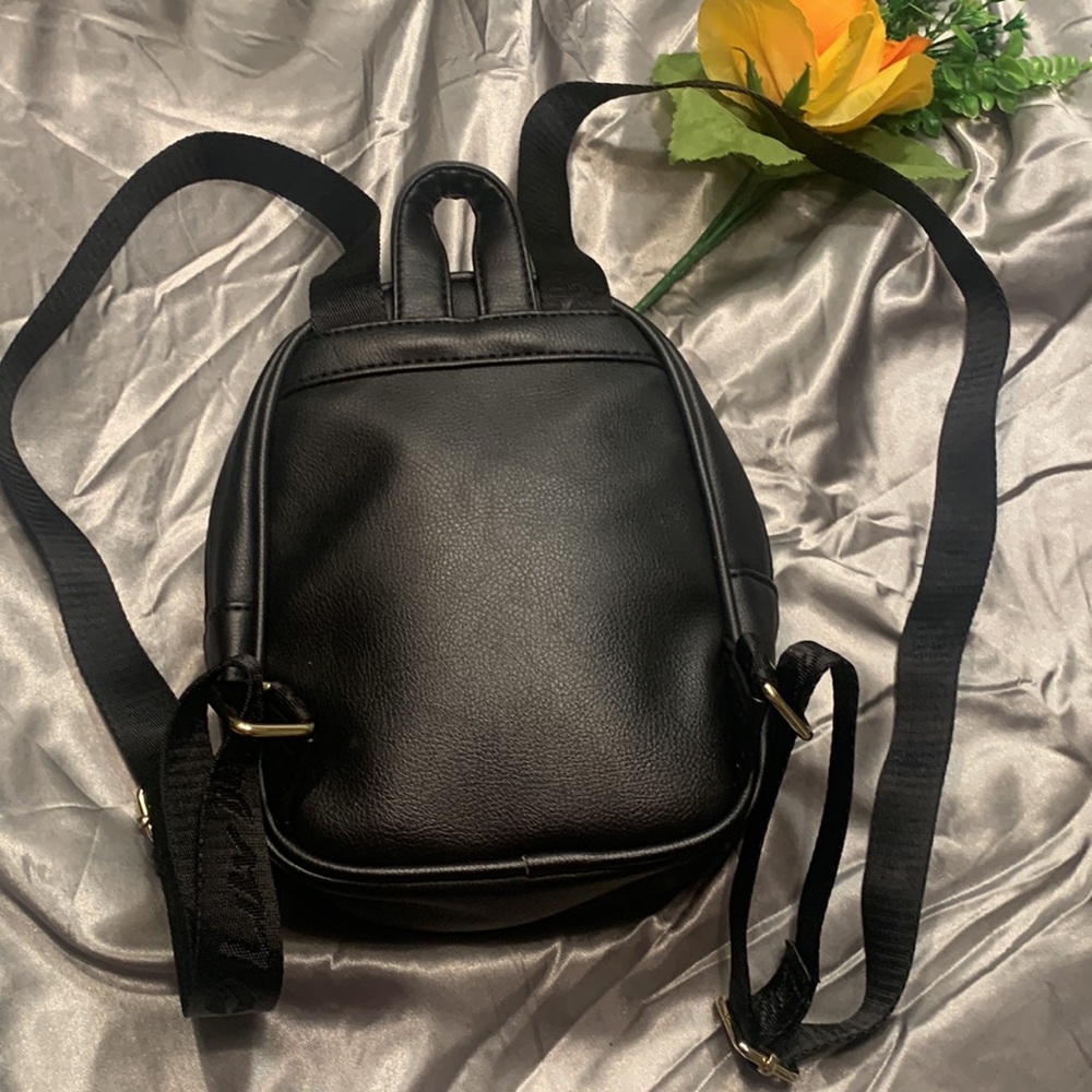 🌹 “Luv BETSEY” by BETSEY JOHNSON • Cute Black Mini Book Bag Lips Purse - Picture 2 of 13